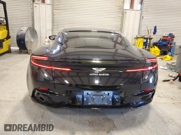 2018 Aston Martin DB11 z VIN SCFRMFAV6JGL03707, wystawiony jako Copart lot #81757644 z przebiegiem Nie podano mil oraz Szkody całkowita. Historia ofert i sprzedaży dostępna na DreamBid. Obrazek 6.