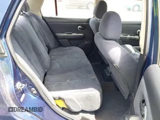 2007 Nissan Versa SL z VIN 3N1BC11E27L456176, wystawiony jako IAAI lot #42448244 z przebiegiem 195 387 mil mil oraz . Historia ofert i sprzedaży dostępna na DreamBid. Obrazek 8.