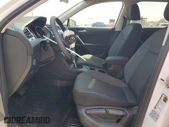 2020 Volkswagen Tiguan S z VIN 3VV1B7AX3LM152439, wystawiony jako Copart lot #53752395 z przebiegiem 48 362 mil mil oraz Szkoda całkowita • Salvage title. Historia ofert i sprzedaży dostępna na DreamBid. Obrazek 7.