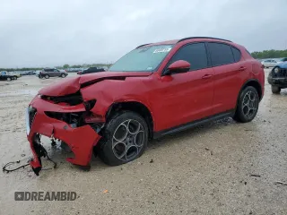 2018 Alfa Romeo Stelvio Ti Sport z VIN ZASFAKNN0J7B83066, wystawiony jako Copart lot #50489755 z przebiegiem Nie podano mil oraz Szkoda całkowita • Salvage title. Historia ofert i sprzedaży dostępna na DreamBid. Obrazek 1.