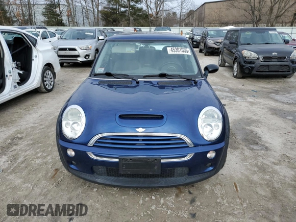 2003 MINI Hardtop S with VIN WMWRE33423TD74010, listed as a Copart auction lot 45301055 with 81,331 mi miles and Clean Title. Bid and sale history available at DreamBid. Image 5.