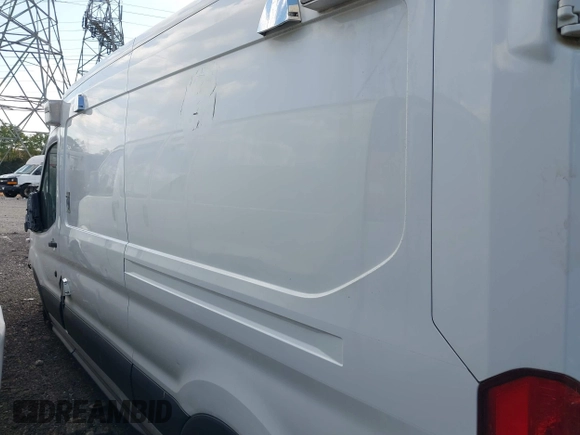 2017 Ford Transit z VIN 1FDYR2CM6HKB35997, wystawiony jako IAAI lot #38714739 z przebiegiem 114 147 mil mil oraz . Historia ofert i sprzedaży dostępna na DreamBid. Obrazek 3.