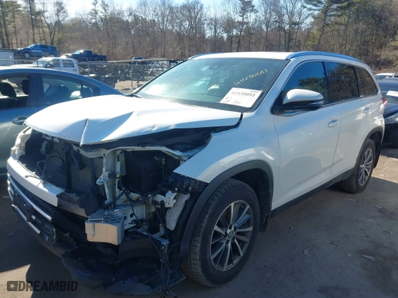 2019 Toyota Highlander SE with VIN 5TDJZRFH1KS922403, listed as a IAAI auction lot 41430051 with 93,767 mi miles. Bid and sale history available at carsss.com. Image 17.