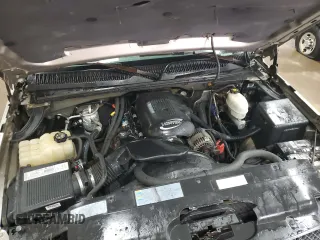 2003 Chevrolet Silverado 1500HD LS z VIN 1GCGK13U43F132922, wystawiony jako Copart lot #68942804 z przebiegiem Nie podano mil oraz Czysty tytuł • Clean title. Historia ofert i sprzedaży dostępna na DreamBid. Obrazek 11.