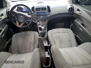 2012 Chevrolet Sonic LT z VIN 1G1JD5SB5C4218560, wystawiony jako Copart lot #75256184 z przebiegiem 182 339 mil mil oraz Szkoda całkowita • Salvage title. Historia ofert i sprzedaży dostępna na DreamBid. Obrazek 8.