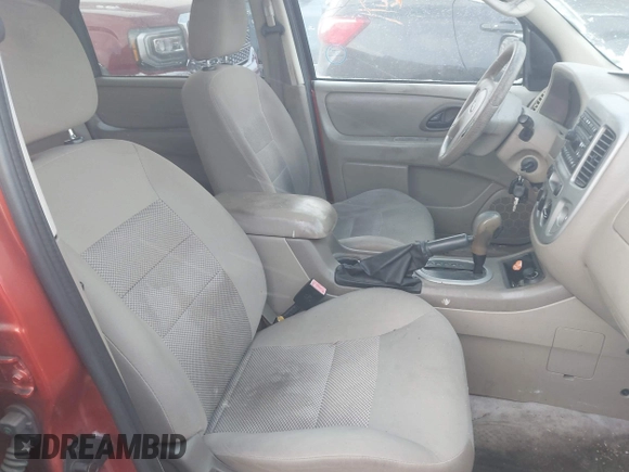 2006 Ford Escape XLT with VIN 1FMYU03Z66KD02998, listed as a IAAI auction lot 41414402 with 102,147 mi miles. Bid and sale history available at carsss.com. Image 5.