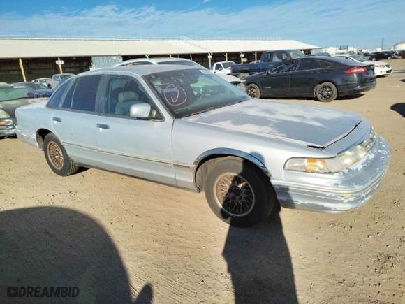 1996 Ford Crown Victoria LX with VIN 2FALP74W2TX172767, listed as a Copart auction lot 82534863 with 257,277 mi miles and Clean Title. Bid and sale history available at carsss.com. Image 4.