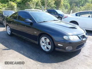 2005 Pontiac GTO z VIN 6G2VX12U85L367278, wystawiony jako IAAI lot #42140119 z przebiegiem 121 397 mil mil oraz . Historia ofert i sprzedaży dostępna na DreamBid. Obrazek 1.