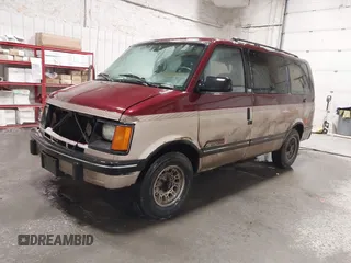 1992 Chevrolet Astro with VIN 1GNEL19W9NB204762, listed as a IAAI auction lot 41978439 with 107,613 mi miles. Bid and sale history available at carsss.com. Image 2.