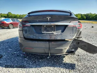 2017 Tesla Model X 90D z VIN 5YJXCBE22HF060645, wystawiony jako Copart lot #57907115 z przebiegiem 55 343 mil mil oraz Szkoda całkowita • Salvage title. Historia ofert i sprzedaży dostępna na DreamBid. Obrazek 6.