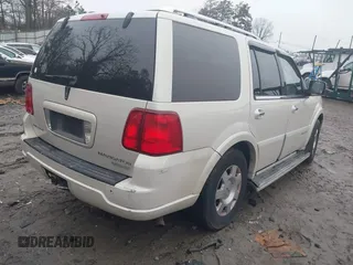 2006 Lincoln Navigator Luxury with VIN 5LMFU27536LJ19821, listed as a IAAI auction lot 41391977 with Not Provided miles. Bid and sale history available at carsss.com. Image 4.