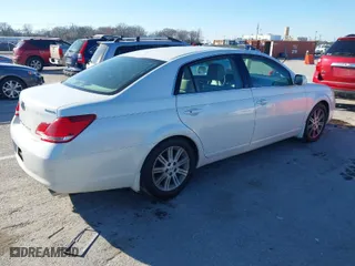 2005 Toyota Avalon XL with VIN 4T1BK36B25U031050, listed as a IAAI auction lot 41024010 with 203,336 mi miles. Bid and sale history available at carsss.com. Image 4.
