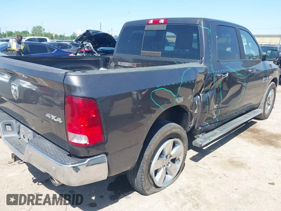 2018 Ram 1500 Big Horn z VIN 3C6RR7LT8JG140135, wystawiony jako IAAI lot #41984362 z przebiegiem 161 584 mil mil oraz . Historia ofert i sprzedaży dostępna na DreamBid. Obrazek 4.