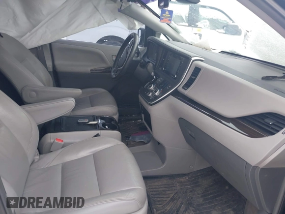 2019 Toyota Sienna XLE Auto Access Seat with VIN 5TDYZ3DC5KS967976, listed as a IAAI auction lot 41623525 with 83,527 mi miles. Bid and sale history available at carsss.com. Image 5.