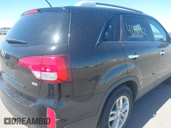 2015 Kia Sorento LX with VIN 5XYKTCA62FG562425, listed as a IAAI auction lot 42148462 with 158,170 mi miles. Bid and sale history available at carsss.com. Image 6.