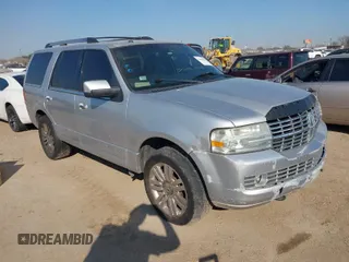 2011 Lincoln Navigator z VIN 5LMJJ2H56BEJ08330, wystawiony jako IAAI lot #41668494 z przebiegiem 266 944 mil mil oraz . Historia ofert i sprzedaży dostępna na DreamBid. Obrazek 1.