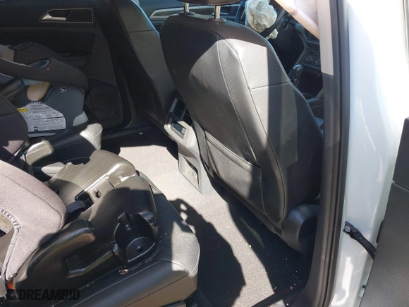 2019 Volkswagen Atlas 3.6L V6 SE w/Technology R-Line with VIN 1V2XR2CA2KC613418, listed as a IAAI auction lot 41735463 with 59,671 mi miles. Bid and sale history available at carsss.com. Image 8.