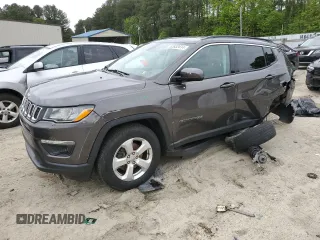 2019 Jeep Compass Latitude with VIN 3C4NJDBB8KT849503, listed as a Copart auction lot 88635325 with 215,957 mi miles and Non Repairable. Bid and sale history available at carsss.com. Image 1.