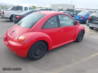 1999 Volkswagen New Beetle GLS with VIN 3VWCC21C4XM411298, listed as a IAAI auction lot 42036600 with 205,067 mi miles. Bid and sale history available at carsss.com. Image 4.