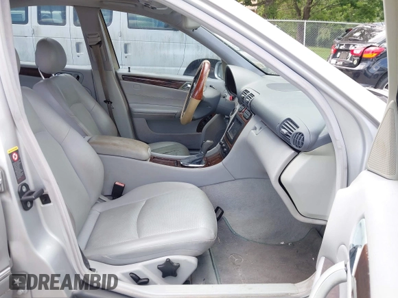 2003 Mercedes-Benz C 240 с VIN WDBRF81J73F366372, выставлен на аукционе IAAI как лот 42715567 с пробегом 159 500 миль миль и . История ставок и продаж доступна на DreamBid. Изображение 5.