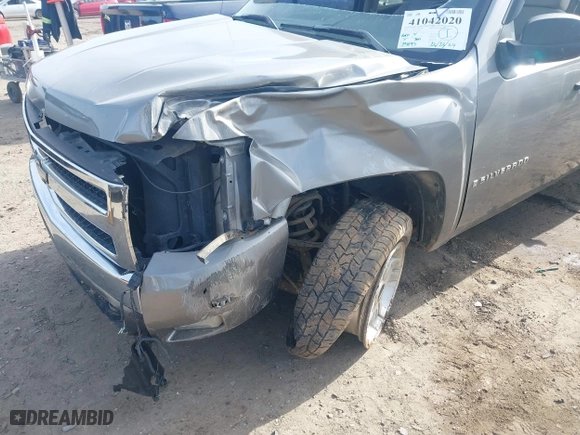 2007 Chevrolet Silverado 1500 LTZ with VIN 2GCEK13M071609477, listed as a IAAI auction lot 41042020 with 193,095 mi miles. Bid and sale history available at carsss.com. Image 16.