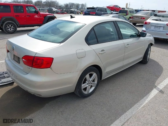 2011 Volkswagen Jetta Sedan TDI with VIN 3VWLL7AJ9BM082375, listed as a IAAI auction lot 41823037 with 142,619 mi miles. Bid and sale history available at carsss.com. Image 4.