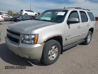 2008 Chevrolet Tahoe 3LT z VIN 1GNFK13018J213428, wystawiony jako IAAI lot #42236022 z przebiegiem 182 725 mil mil oraz . Historia ofert i sprzedaży dostępna na DreamBid. Obrazek 6.