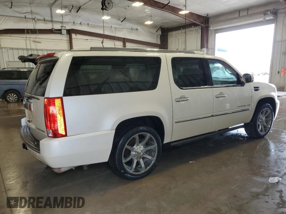 2011 Cadillac Escalade ESV Platinum Edition z VIN 1GYS4KEF7BR252763, wystawiony jako Copart lot #55679055 z przebiegiem 188 590 mil mil oraz Czysty tytuł • Clean title. Historia ofert i sprzedaży dostępna na DreamBid. Obrazek 3.