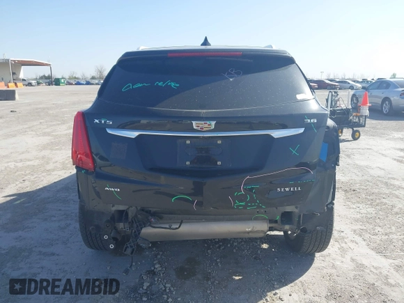 2017 Cadillac XT5 Platinum AWD z VIN 1GYKNFRS7HZ103127, wystawiony jako IAAI lot #41830037 z przebiegiem 82 480 mil mil oraz . Historia ofert i sprzedaży dostępna na DreamBid. Obrazek 6.