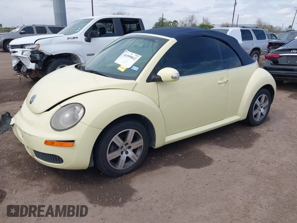 2006 Volkswagen Beetle z VIN 3VWPF31Y66M311261, wystawiony jako IAAI lot #41599012 z przebiegiem 133 792 mil mil oraz . Historia ofert i sprzedaży dostępna na DreamBid. Obrazek 17.