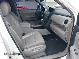 2009 Honda Pilot Touring with VIN 5FNYF48929B032510, listed as a IAAI auction lot 41945923 with 236,256 mi miles and . Bid and sale history available at carsss.com. Image 5.