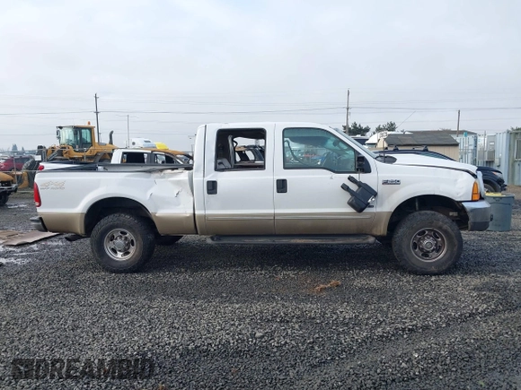 2000 Ford Super Duty F-250 XL with VIN 1FTNW21F8YEA59623, listed as a IAAI auction lot 41263825 with 371,405 mi miles. Bid and sale history available at carsss.com. Image 14.