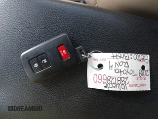 2018 Toyota RAV4 XLE z VIN 2T3RFREV4JW753672, wystawiony jako IAAI lot #42239541 z przebiegiem 83 404 mil mil oraz . Historia ofert i sprzedaży dostępna na DreamBid. Obrazek 11.