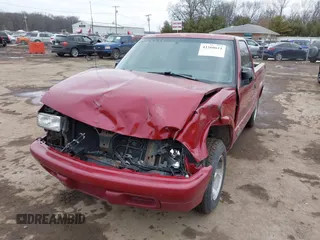 1998 Chevrolet S-10 with VIN 1GCCS144XWK264558, listed as a IAAI auction lot 41560611 with 216,629 mi miles. Bid and sale history available at carsss.com. Image 18.