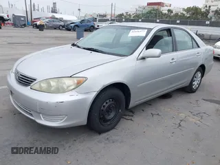 2006 Toyota Camry STD z VIN 4T1BE32K26U123354, wystawiony jako IAAI lot #42436572 z przebiegiem 216 876 mil mil oraz . Historia ofert i sprzedaży dostępna na DreamBid. Obrazek 2.