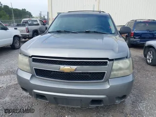 2007 Chevrolet Suburban LT with VIN 1GNFC16077R372737, listed as a IAAI auction lot 41917140 with 249,075 mi miles. Bid and sale history available at carsss.com. Image 6.
