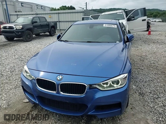 2013 BMW 3 Series 328i xDrive with VIN WBA3B3C58DF536503, listed as a Copart auction lot 61086675 with 86,664 mi miles and Salvage title. Bid and sale history available at DreamBid. Image 13.