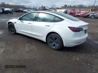 2023 Tesla Model 3 z VIN 5YJ3E1EA8PF671613, wystawiony jako IAAI lot #41737438 z przebiegiem 21 405 mil mil oraz . Historia ofert i sprzedaży dostępna na DreamBid. Obrazek 3.