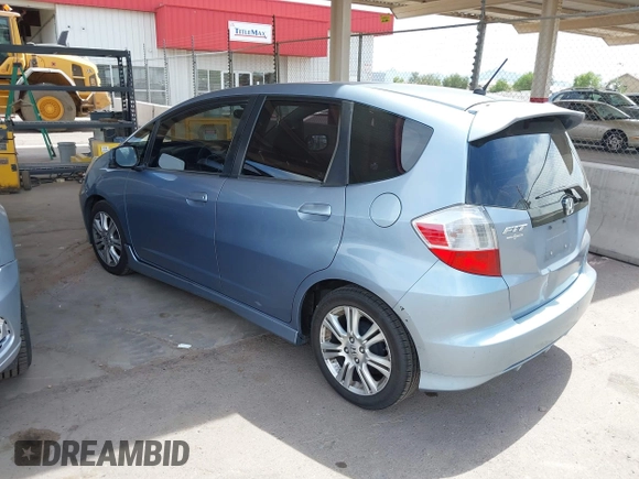 2011 Honda Fit Sport z VIN JHMGE8H54BC021562, wystawiony jako IAAI lot #42369683 z przebiegiem 176 212 mil mil oraz . Historia ofert i sprzedaży dostępna na DreamBid. Obrazek 3.