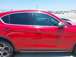 2018 Alfa Romeo Stelvio z VIN ZASFAKAN8J7B64173, wystawiony jako IAAI lot #42355202 z przebiegiem 111 698 mil mil oraz . Historia ofert i sprzedaży dostępna na DreamBid. Obrazek 13.