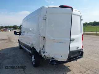 2023 Ford Transit z VIN 1FTBW9CG7PKB84159, wystawiony jako IAAI lot #42772115 z przebiegiem 6 945 mil mil oraz . Historia ofert i sprzedaży dostępna na DreamBid. Obrazek 3.