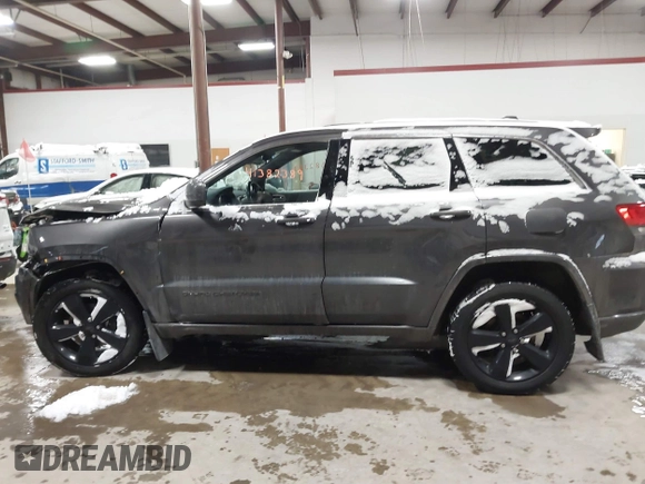 2015 Jeep Grand Cherokee Laredo with VIN 1C4RJFAGXFC752489, listed as a IAAI auction lot 41382389 with 147,892 mi miles. Bid and sale history available at carsss.com. Image 15.