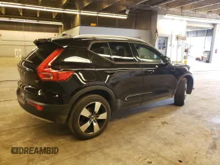 2019 Volvo XC40 Momentum with VIN YV4162XZ2K2009550, listed as a Copart auction lot 62205663 with 61,363 mi miles. Bid and sale history available at carsss.com. Image 3.