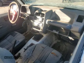 1990 Geo Tracker z VIN 2CNBJ18UXL6217744, wystawiony jako Copart lot #84203244 z przebiegiem 23 221 mil mil oraz Szkody całkowita. Historia ofert i sprzedaży dostępna na DreamBid. Obrazek 8.