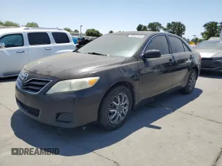 2011 Toyota Camry LE z VIN 4T4BF3EK8BR205811, wystawiony jako Copart lot #59427315 z przebiegiem 288 712 mil mil oraz Czysty tytuł • Clean title. Historia ofert i sprzedaży dostępna na DreamBid. Obrazek 1.