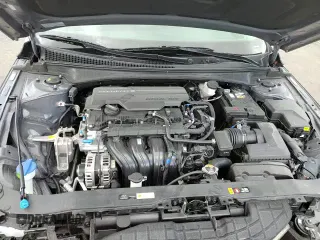 2025 Hyundai Elantra SE with VIN KMHLL4DG3SU860274, listed as a Copart auction lot 68870505 with 7,712 mi miles and Salvage title. Bid and sale history available at DreamBid. Image 13.