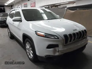 2017 Jeep Cherokee Latitude z VIN 1C4PJLCS2HD233098, wystawiony jako IAAI lot #42259991 z przebiegiem 188 732 mil mil oraz . Historia ofert i sprzedaży dostępna na DreamBid. Obrazek 1.