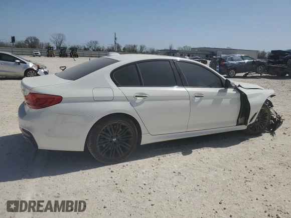 2018 BMW 5 Series 530i z VIN WBAJA5C54JWA57368, wystawiony jako Copart lot #49700045 z przebiegiem Nie podano mil oraz Szkody całkowita. Historia ofert i sprzedaży dostępna na DreamBid. Obrazek 3.