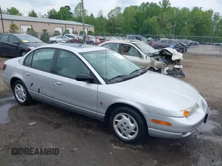 2002 Saturn SL z VIN 1G8ZK52762Z131497, wystawiony jako IAAI lot #42086108 z przebiegiem 119 273 mil mil oraz . Historia ofert i sprzedaży dostępna na DreamBid. Obrazek 1.