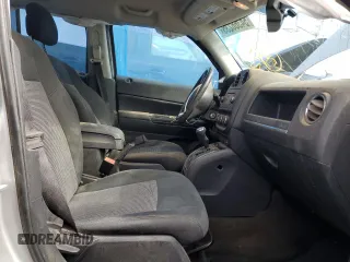 2013 Jeep Patriot Latitude z VIN 1C4NJRFB6DD192250, wystawiony jako Copart lot #54366235 z przebiegiem 111 817 mil mil oraz Szkoda całkowita • Salvage title. Historia ofert i sprzedaży dostępna na DreamBid. Obrazek 7.